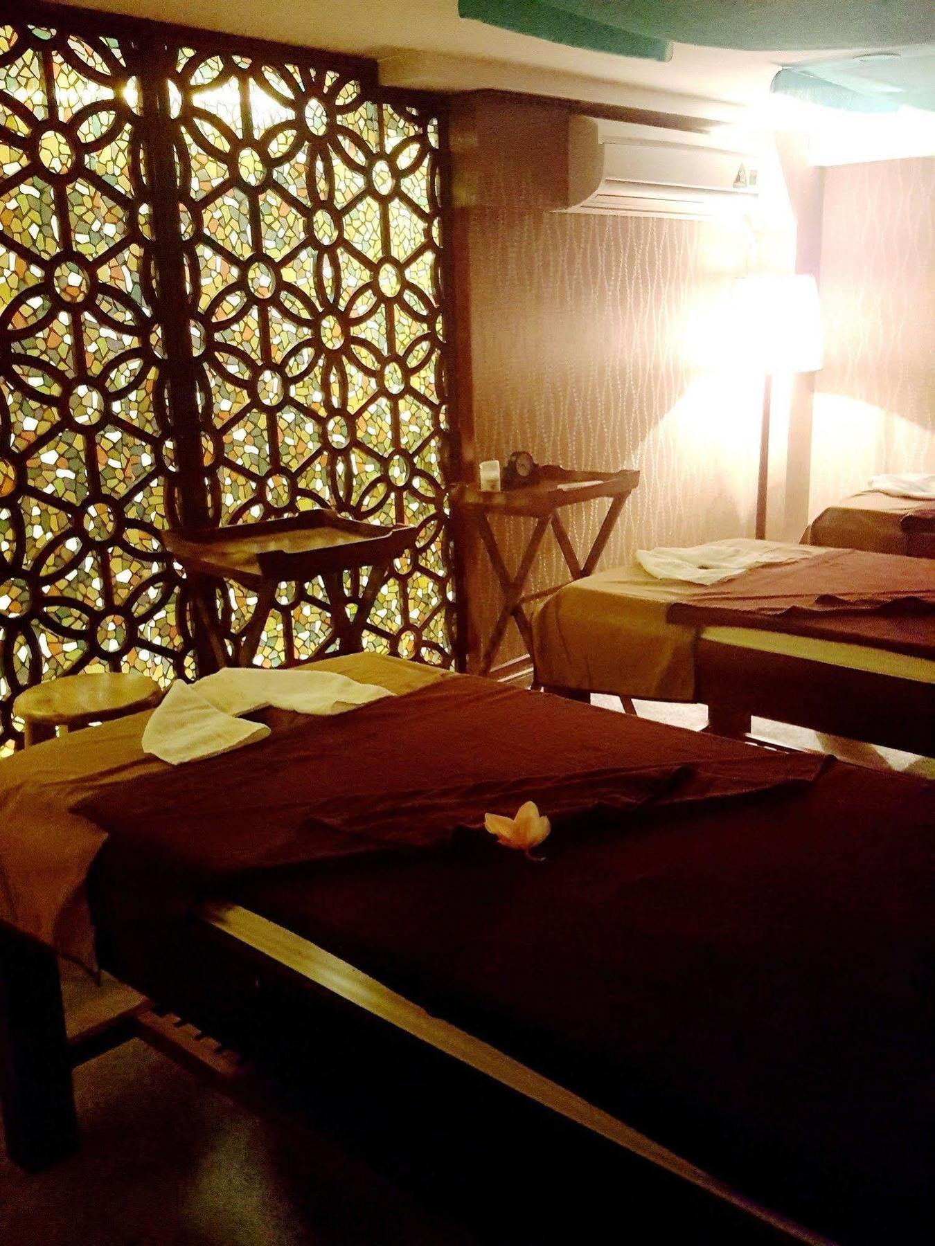 Hotel Emerald Waters & 4*