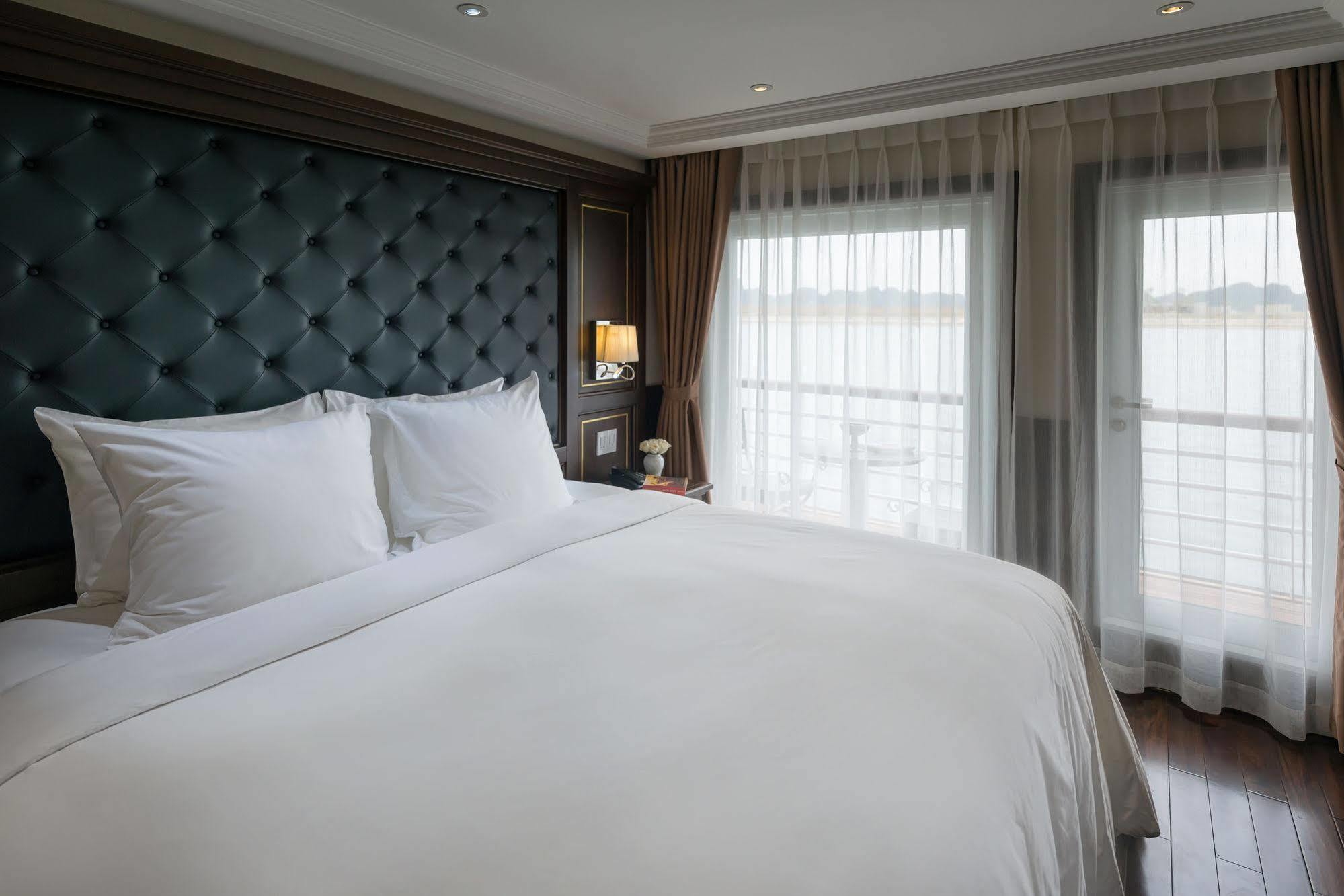 Paradise Elegance Cruise Halong  5*