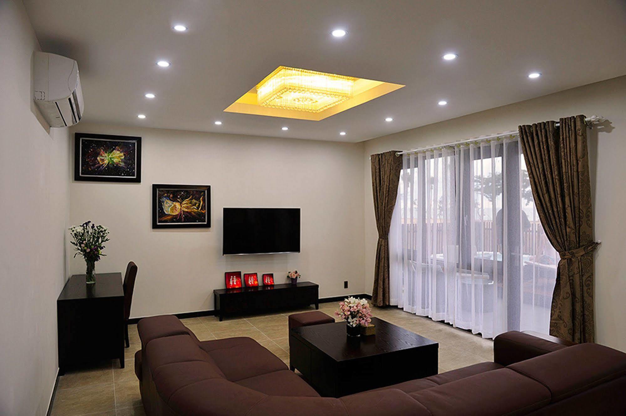 Kosmos Hotel 3*