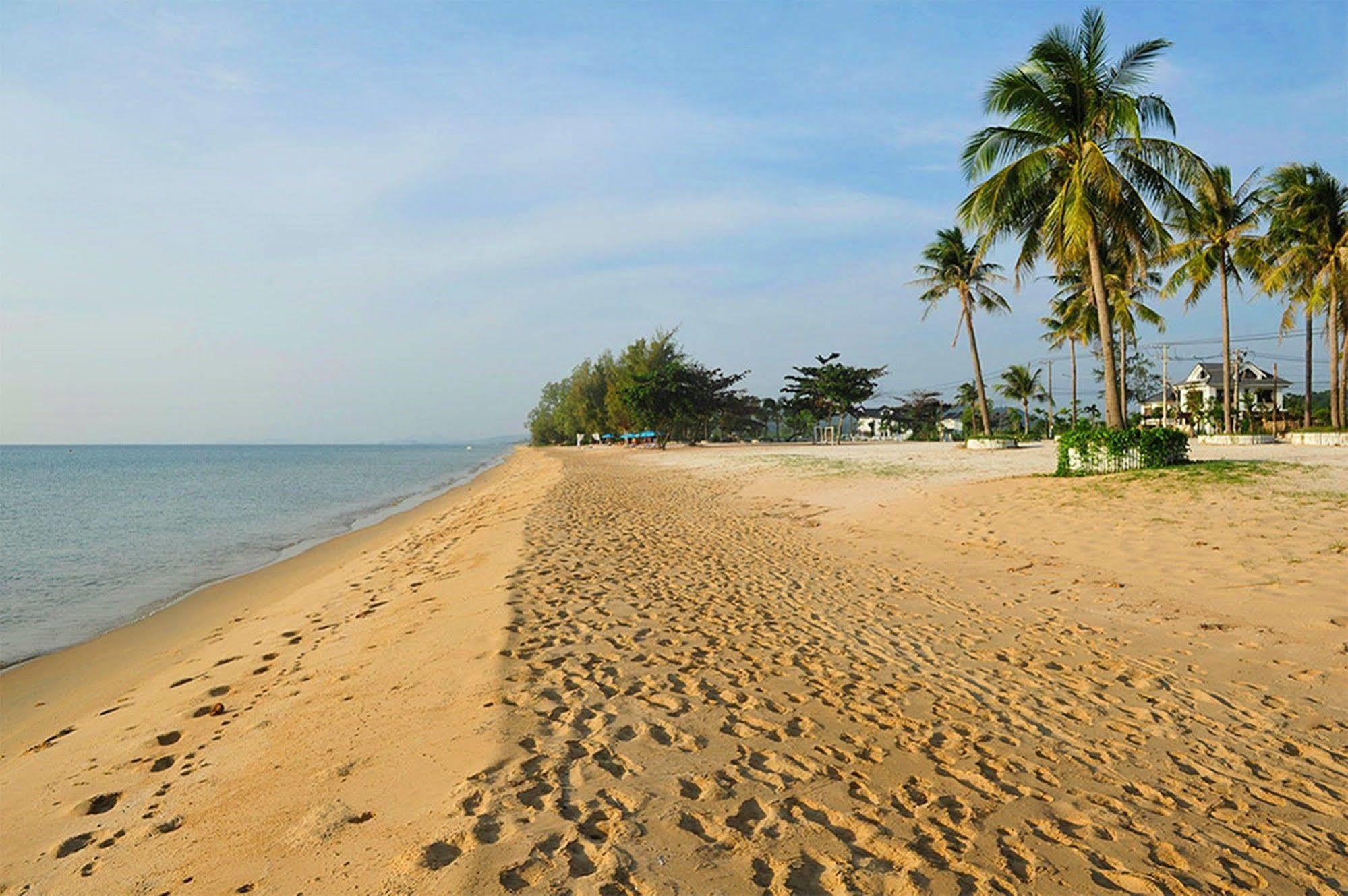 Kosmos 3* Phu Quoc