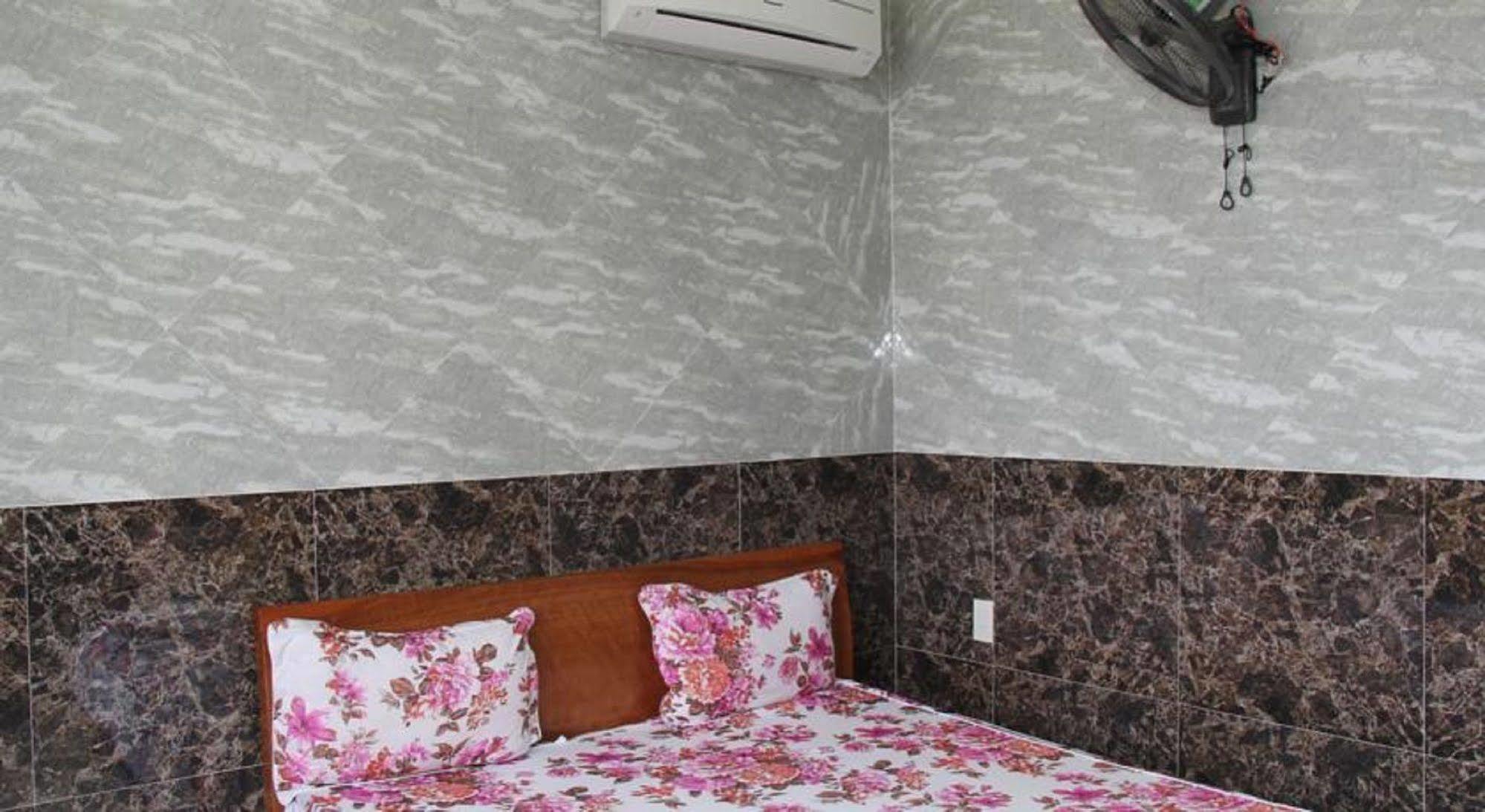 Yen Vy Hotel *