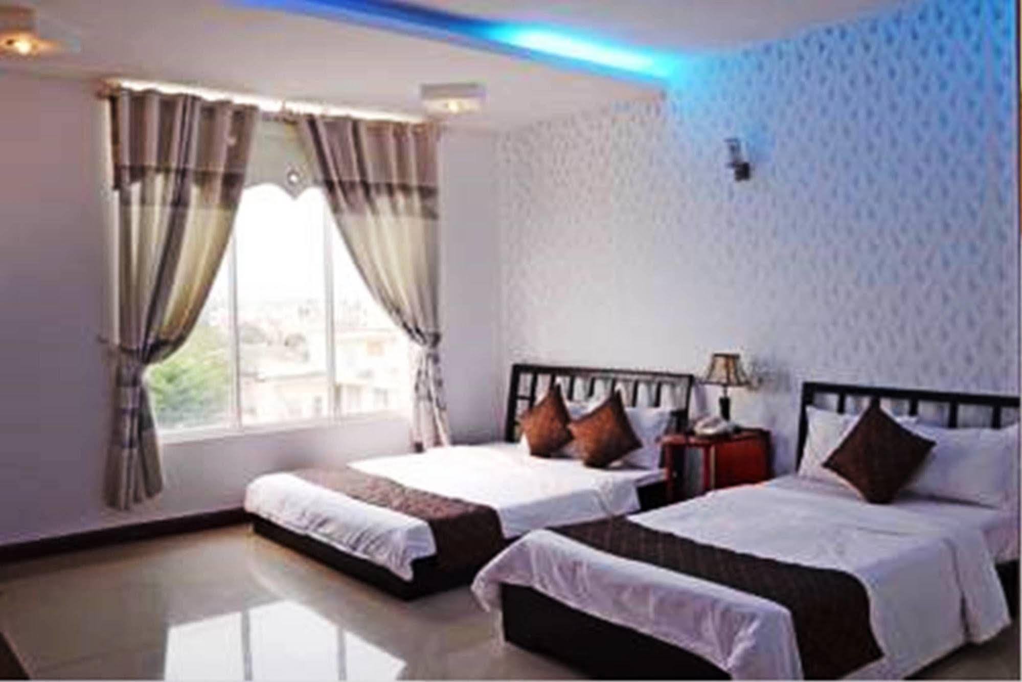 Khách sạn Hoa Phong