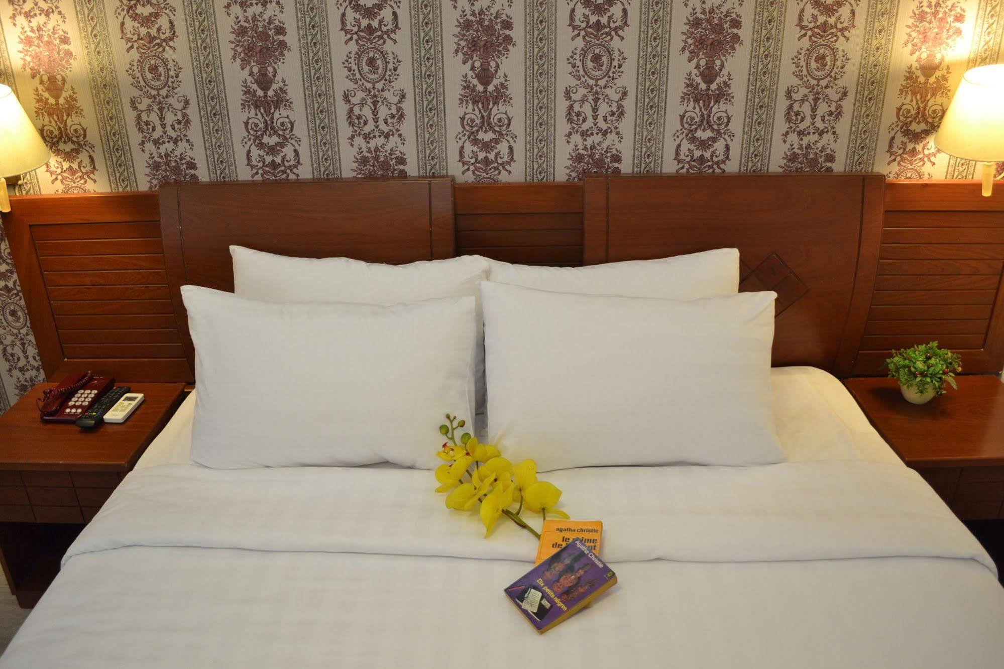 Pravina Hotel
