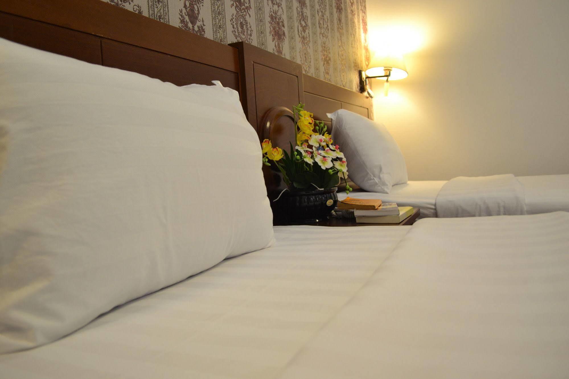Pravina Hotel