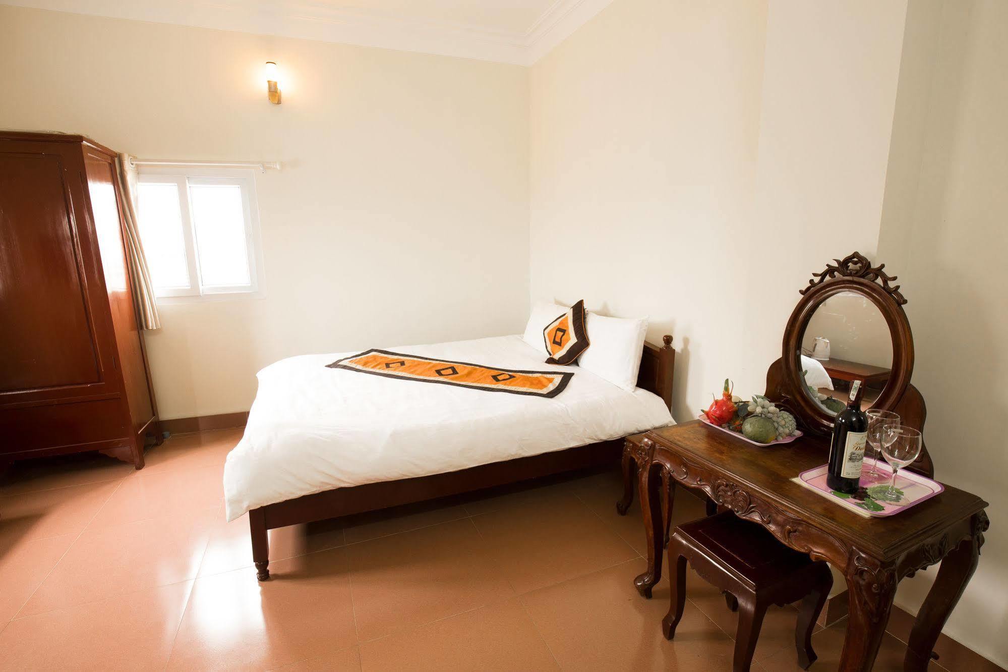 Lotus Hotel 2*