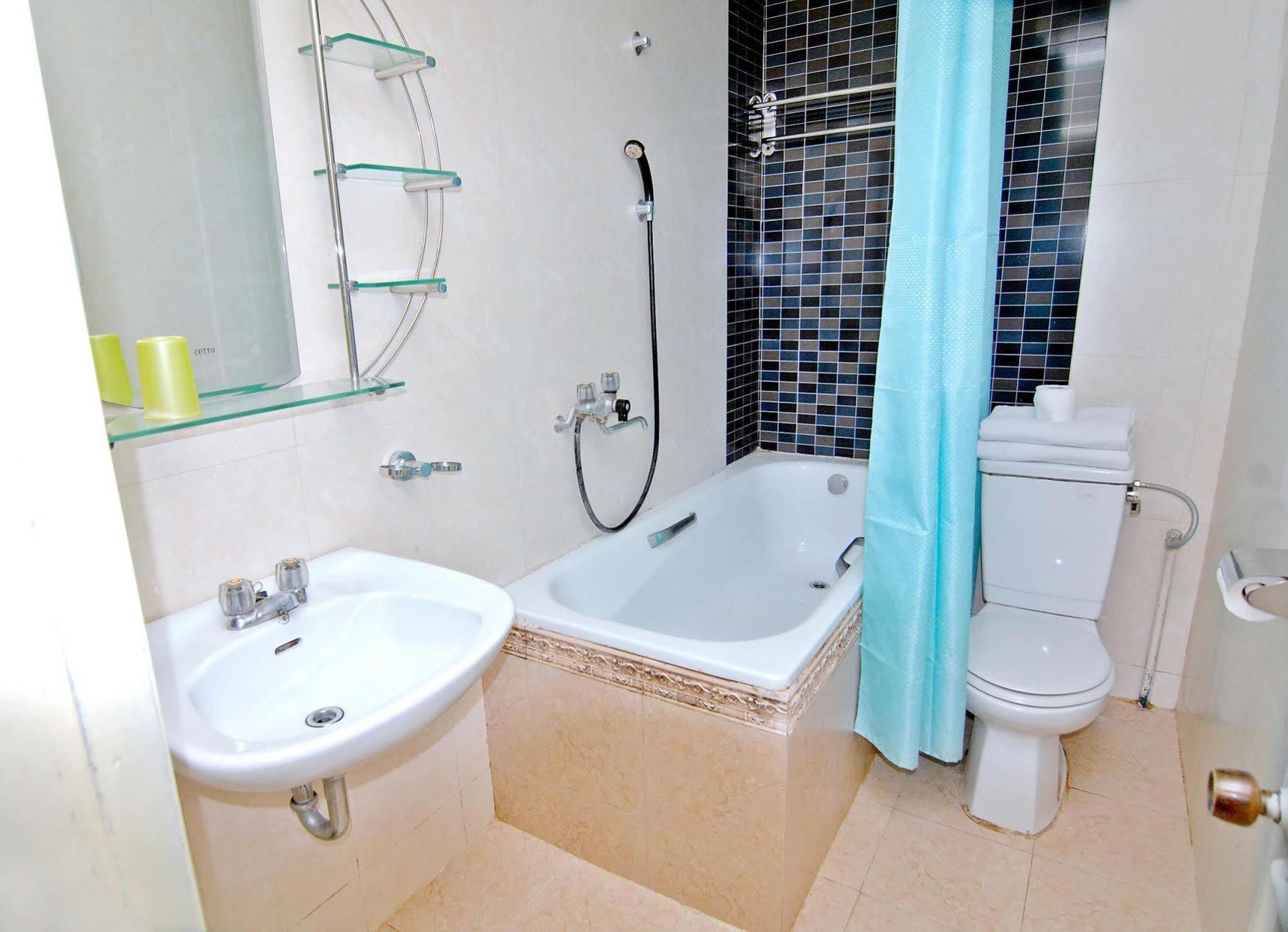 Lotus Hotel 2*