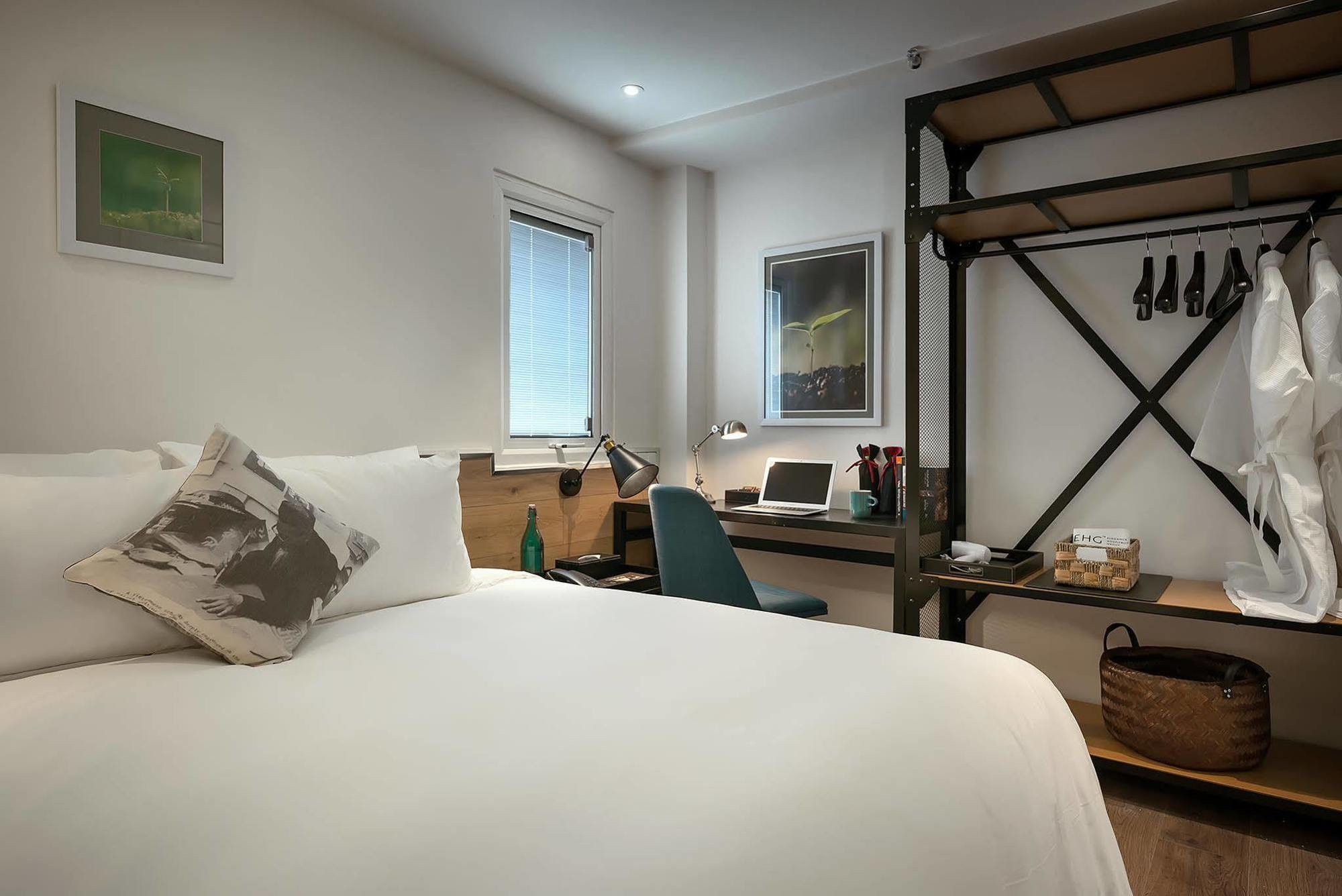 C Hotel- De Tham Bui Vien Walking Street Hotel 3*