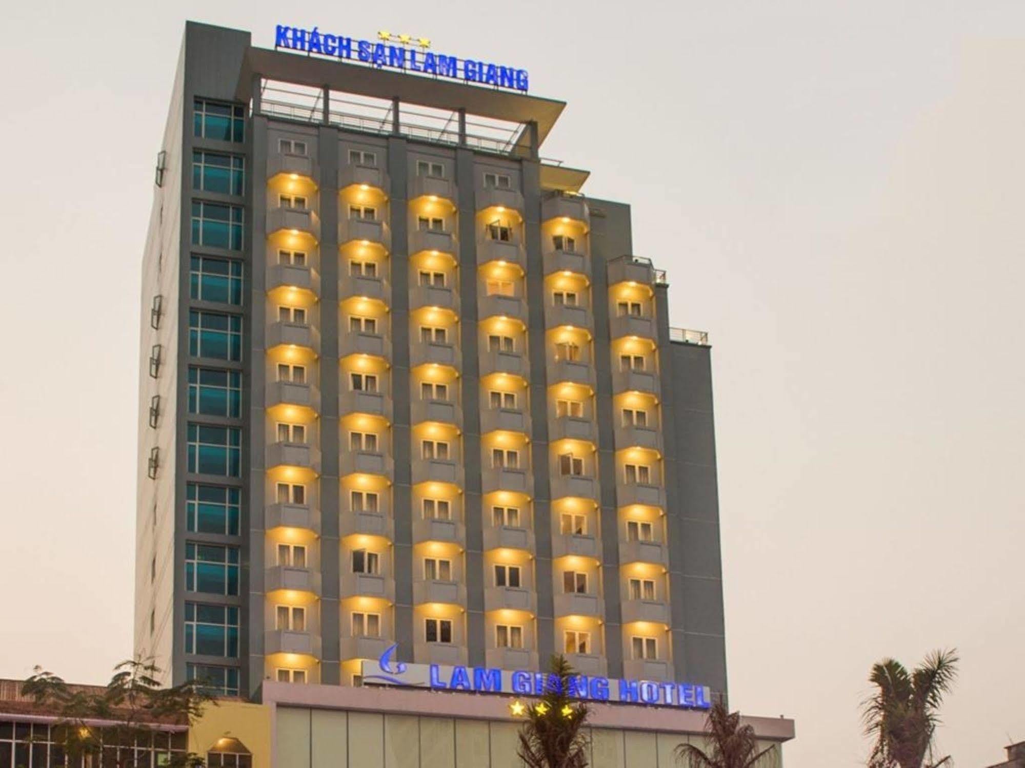 Hotel Lam Giang 3*