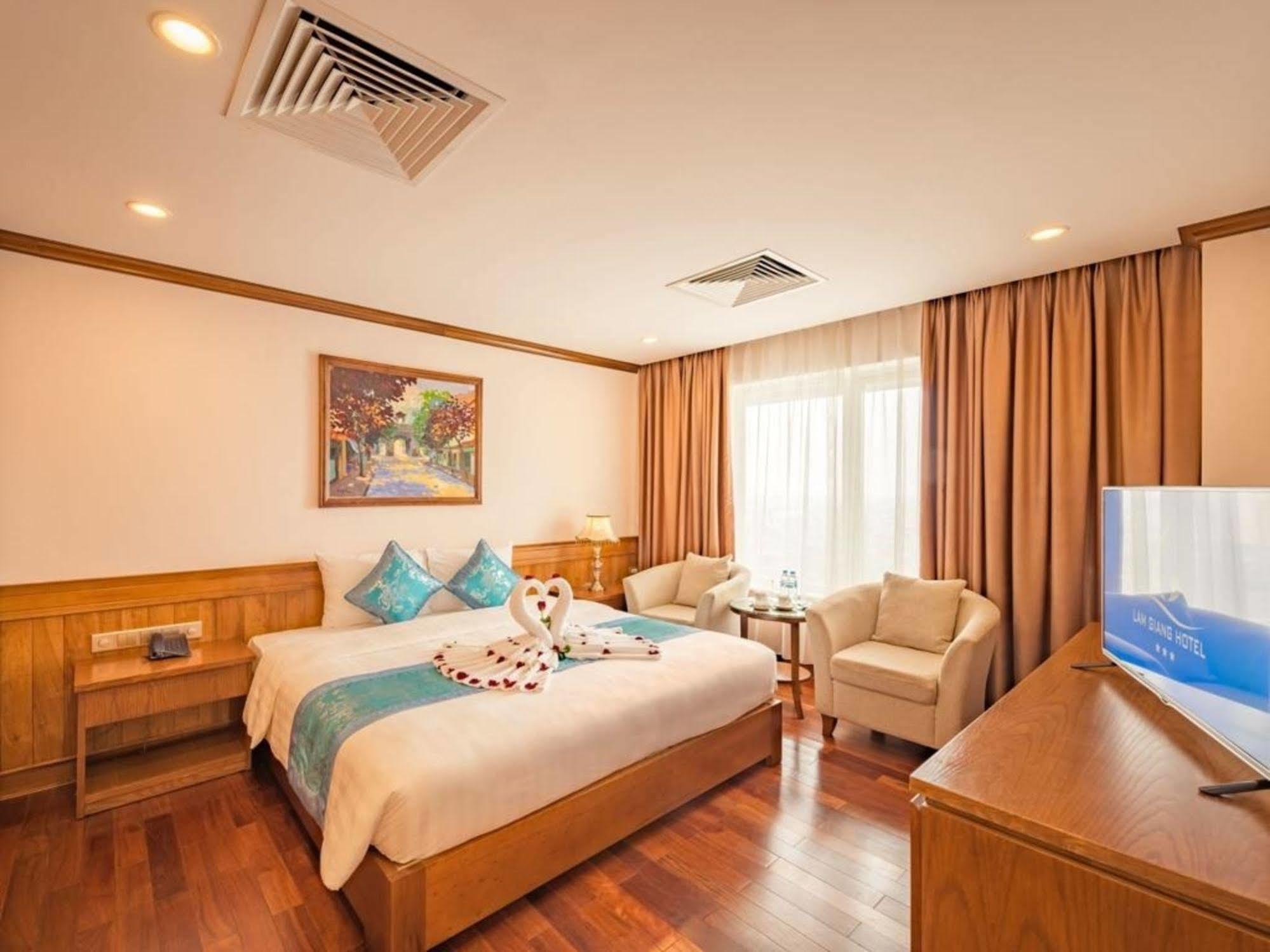 Lam Giang Hotel 3*