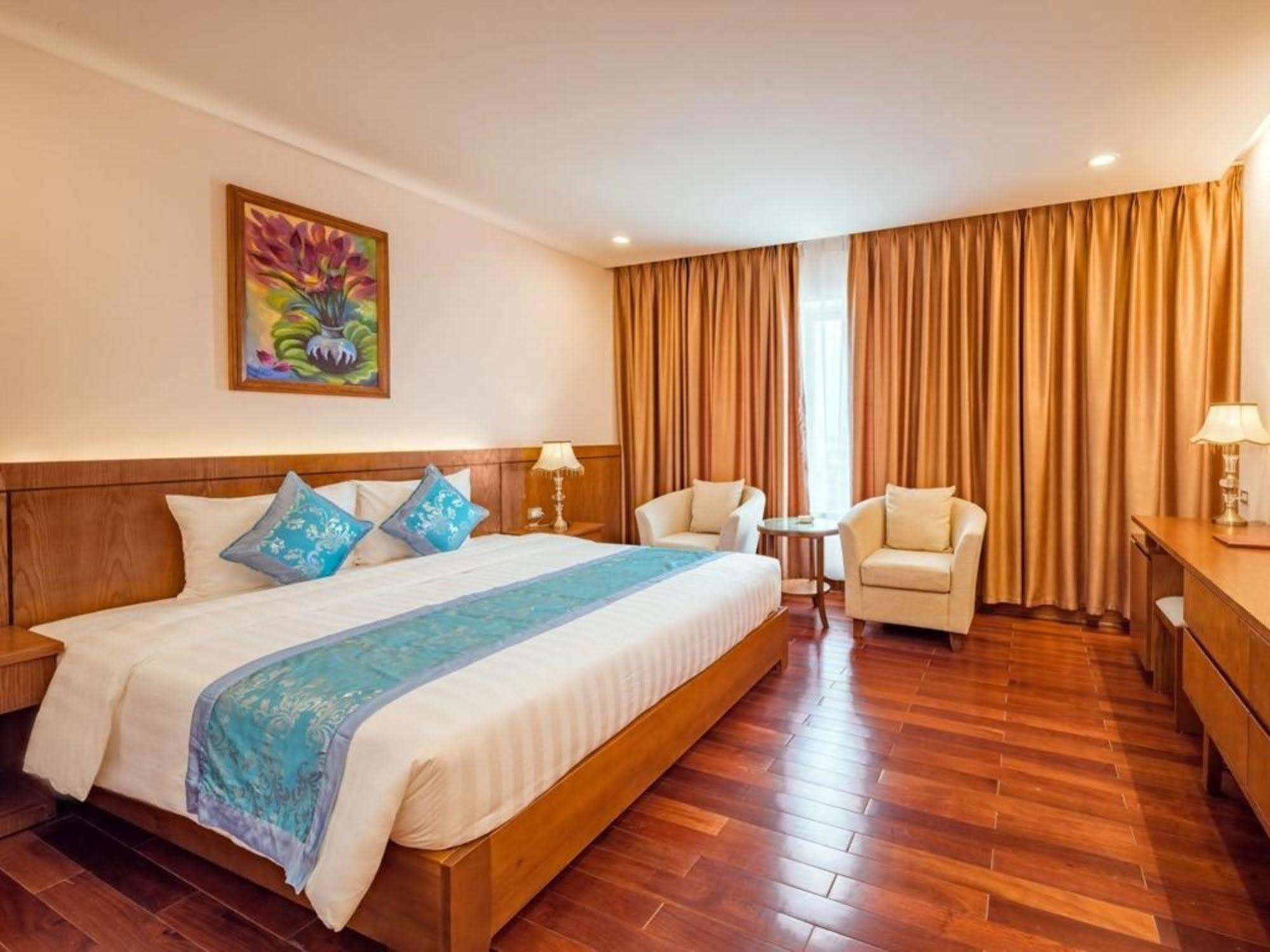 Lam Giang Hotel 3*