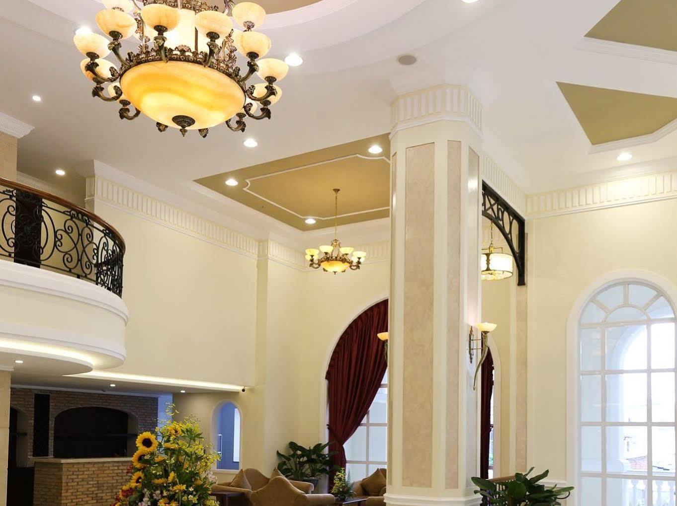 Iris Hotel 3*