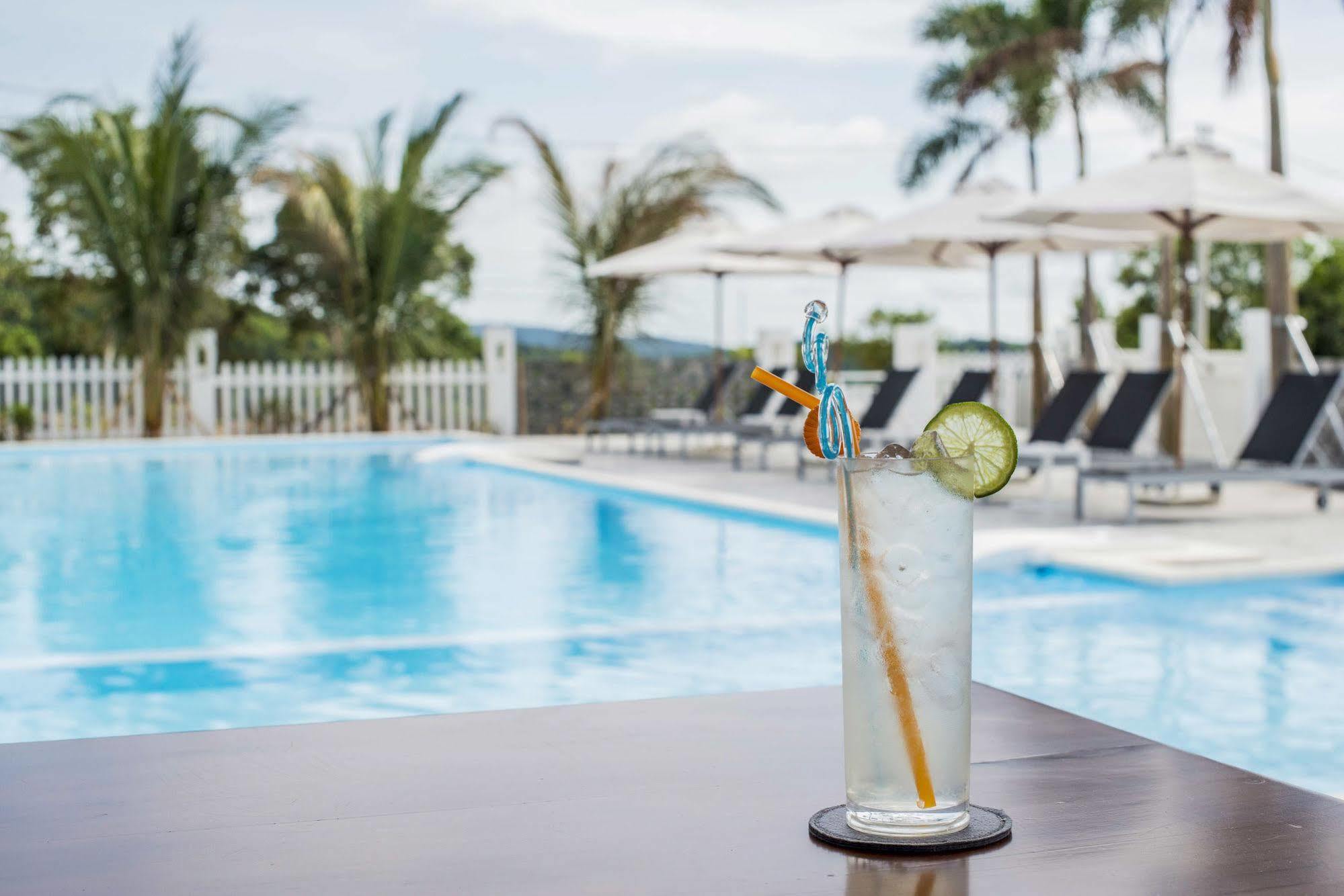 881 Lam Ha Pool Resort Hotel