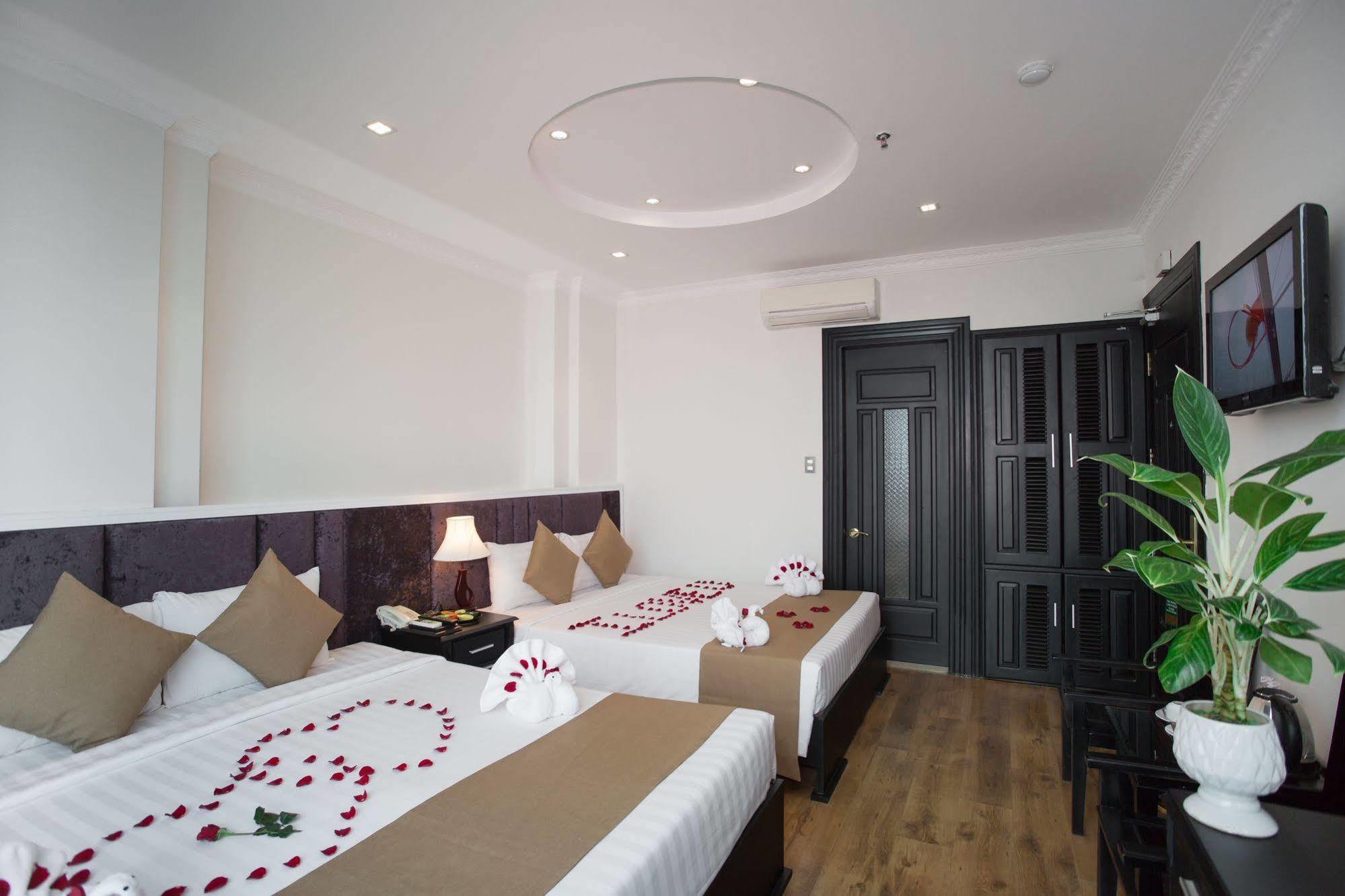 Adina Hotel 3*