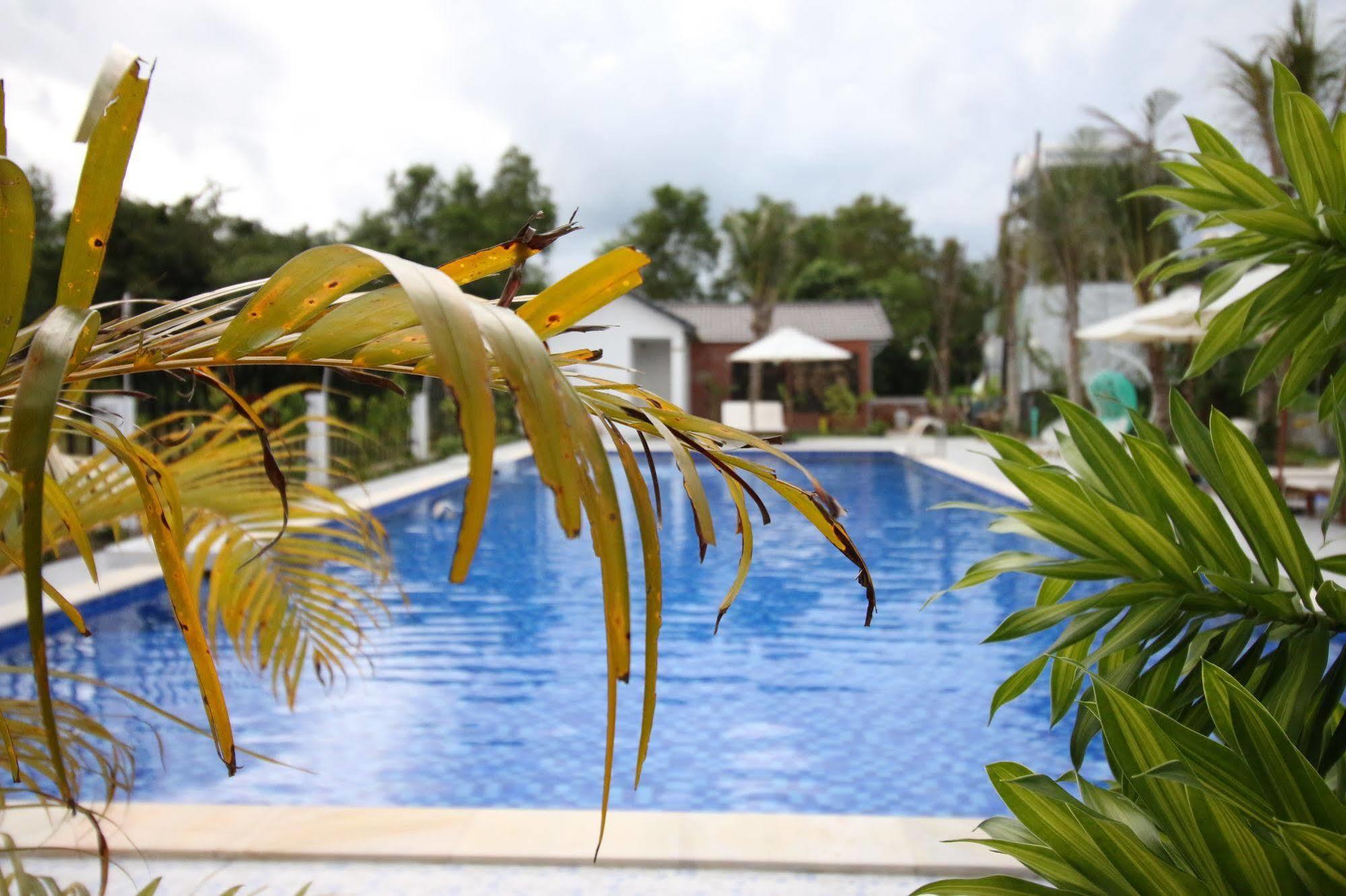 White Lotus Resort 3*