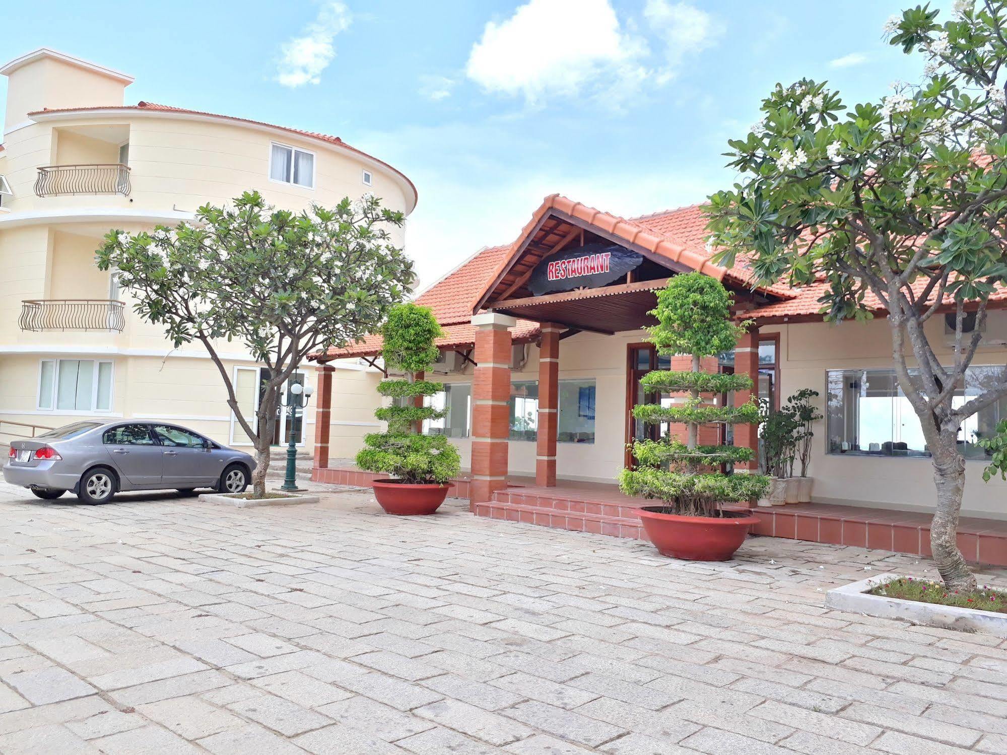 Duong Intourco Resort, Resort