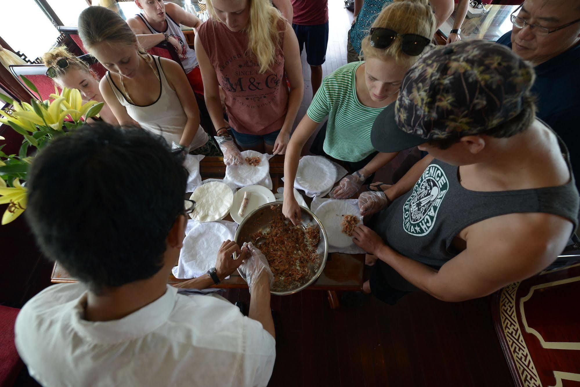 Halong Royal Boutique Cruises 3* Ha Long