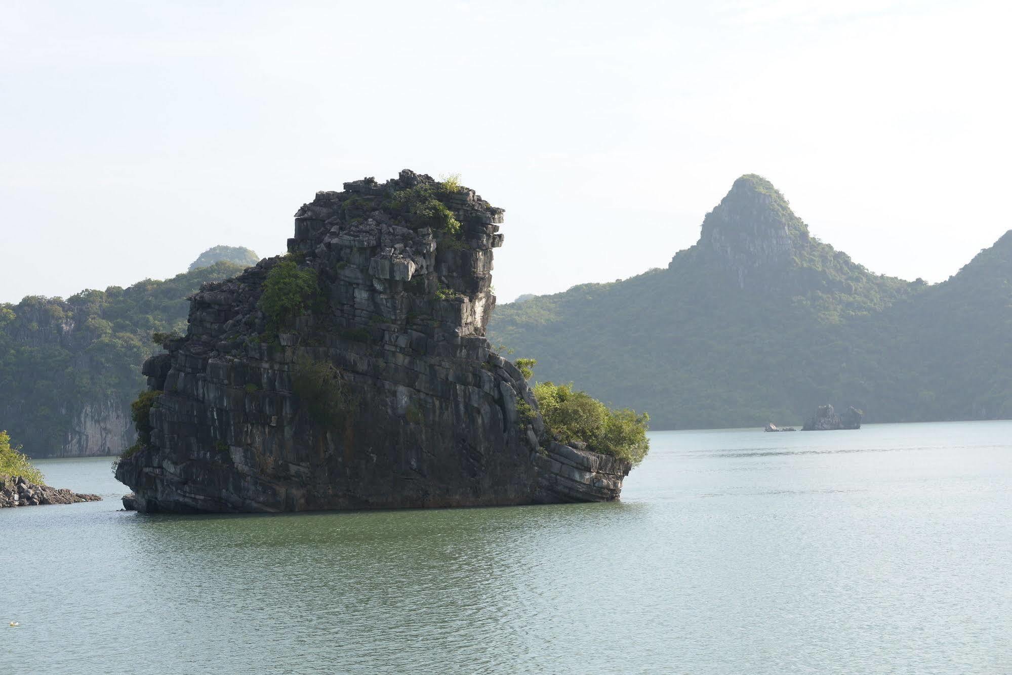 Halong Royal Boutique Cruises  Ha Long