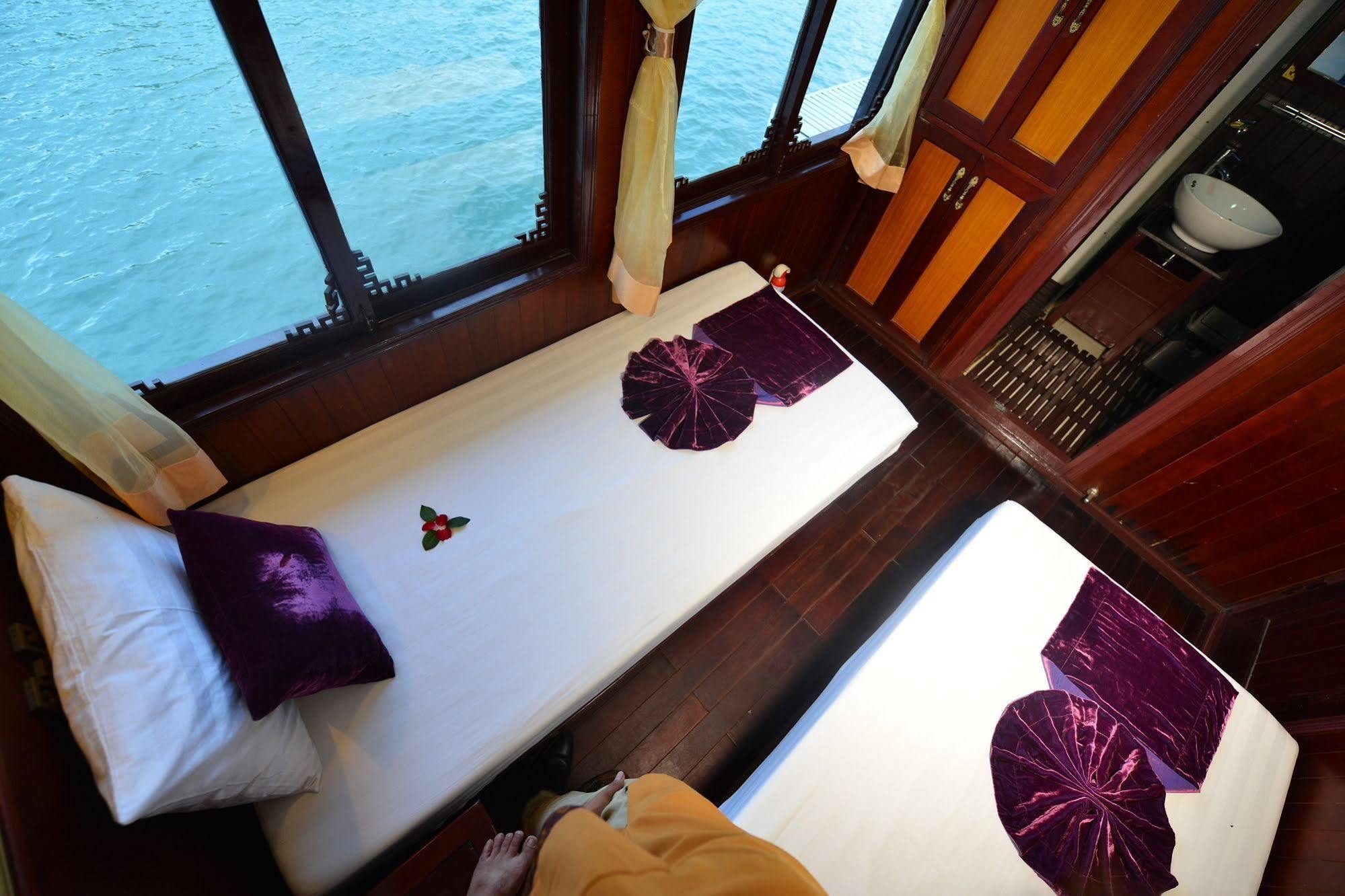 Halong Royal Boutique Cruises 3* Ha Long