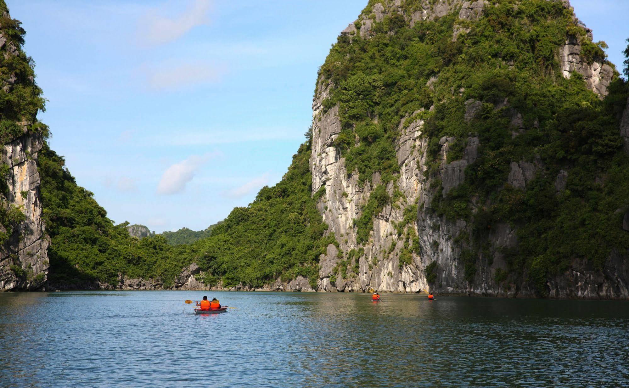 Halong Royal Boutique Cruises 3* Ha Long