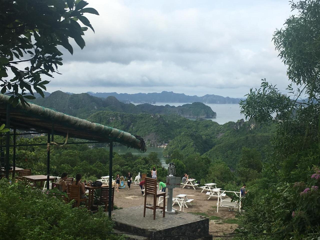 Nam Phương *
