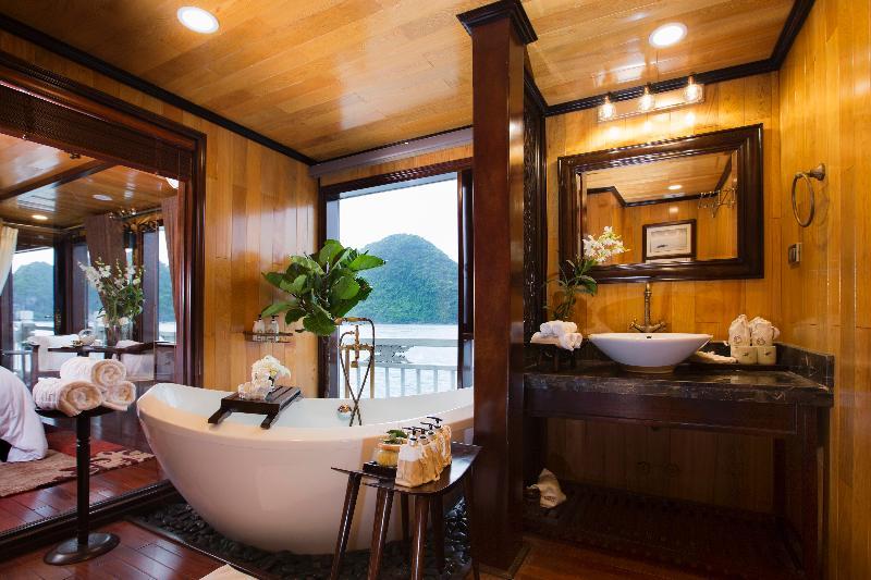 Hera Cruises Hotel