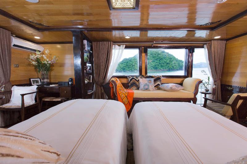 Hera Cruises Hotel