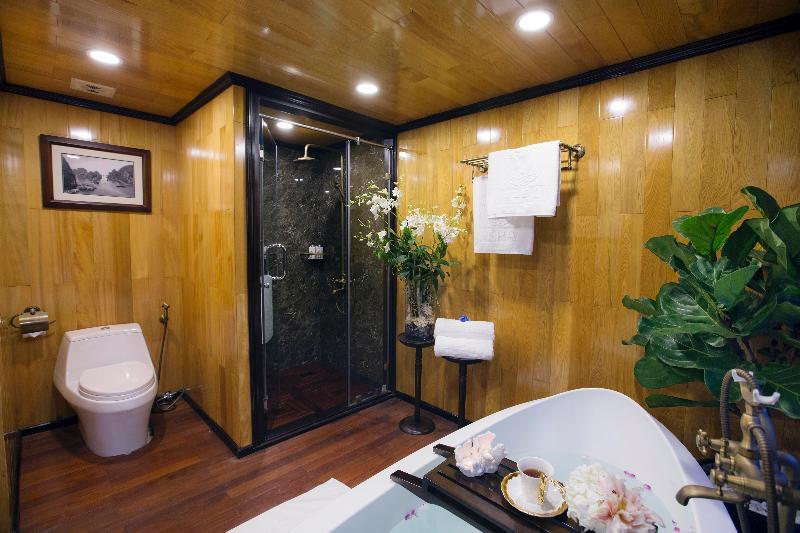 Hera Cruises Hotel