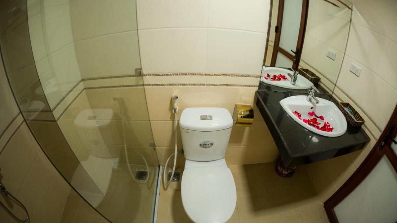 Land Hotel