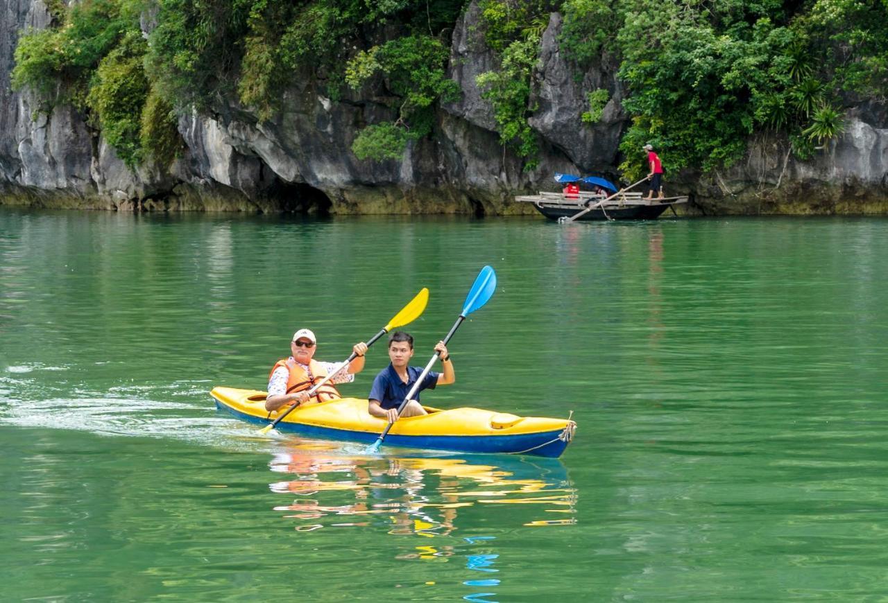 Du Thuyền Fantasea  2*