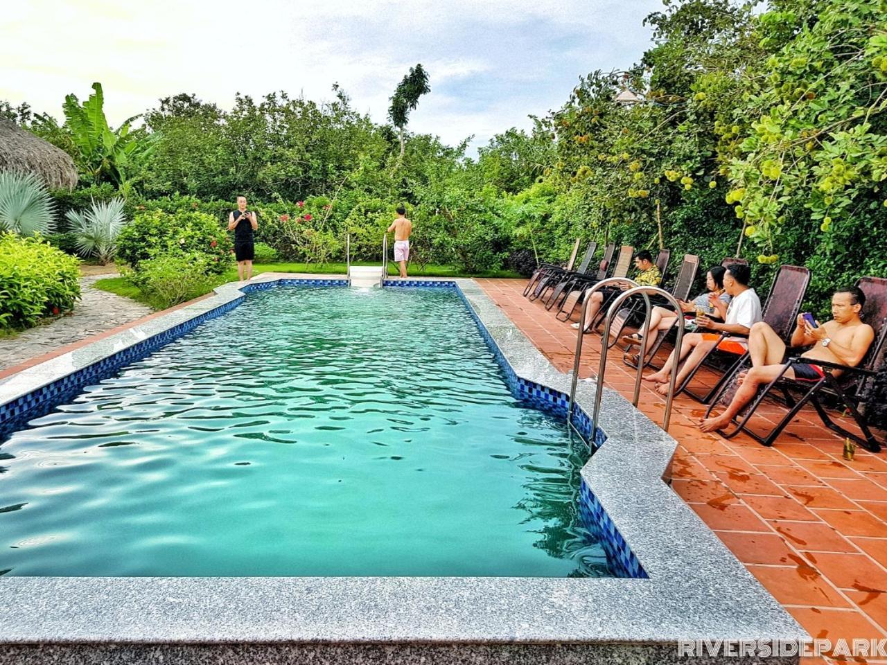Resort Riverside Park Eco 3*