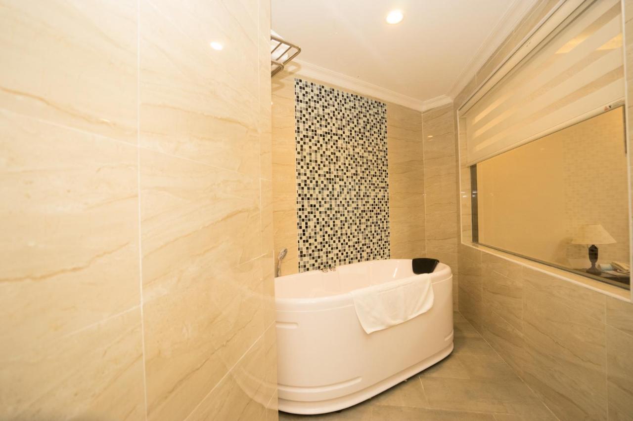 Aloha Halong Hotel 4*