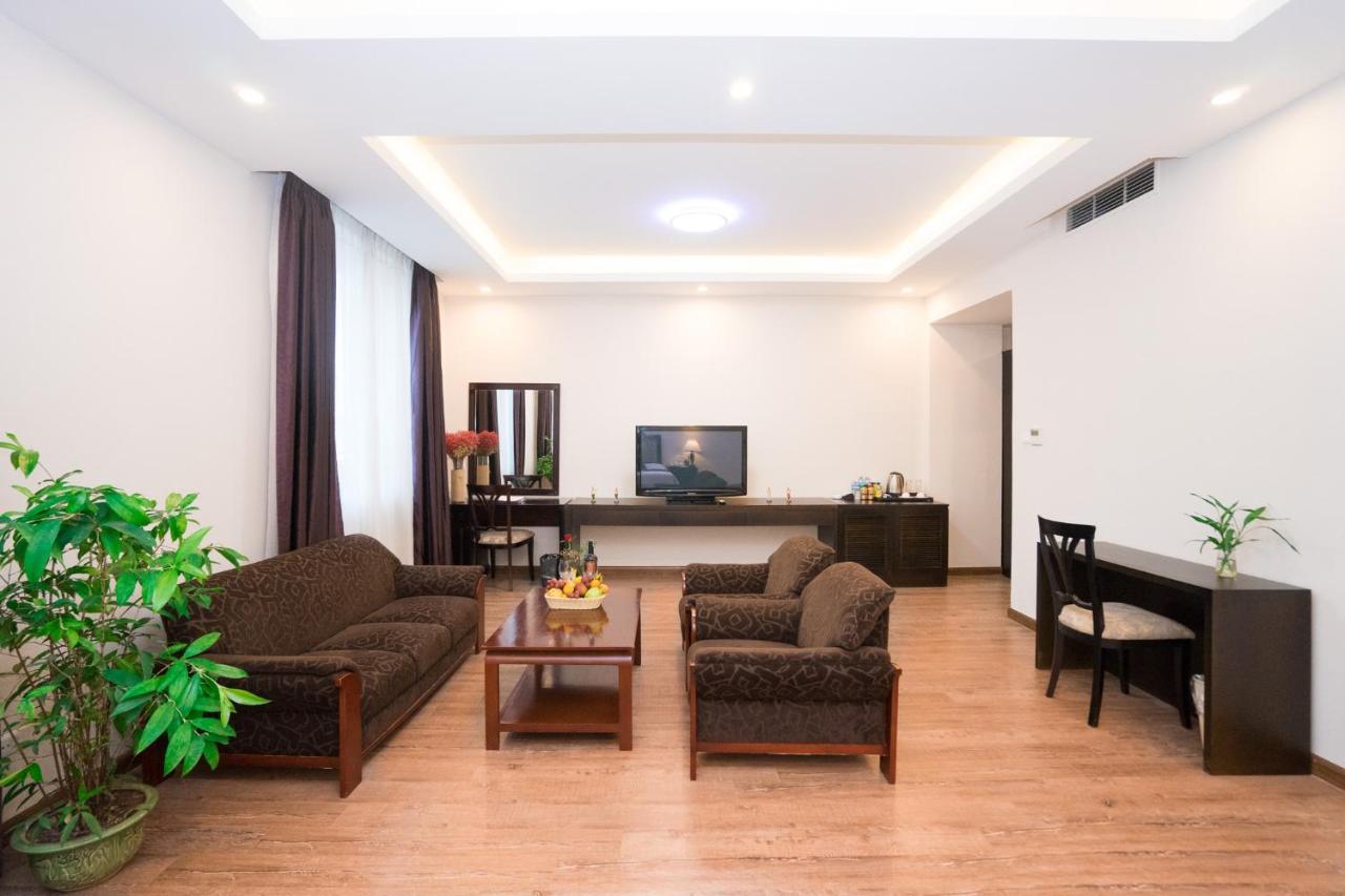 Hotel Aloha Halong