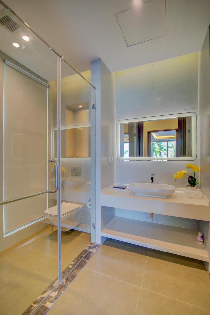 7 Bedrooms Beachfront Luxury * Da Nang