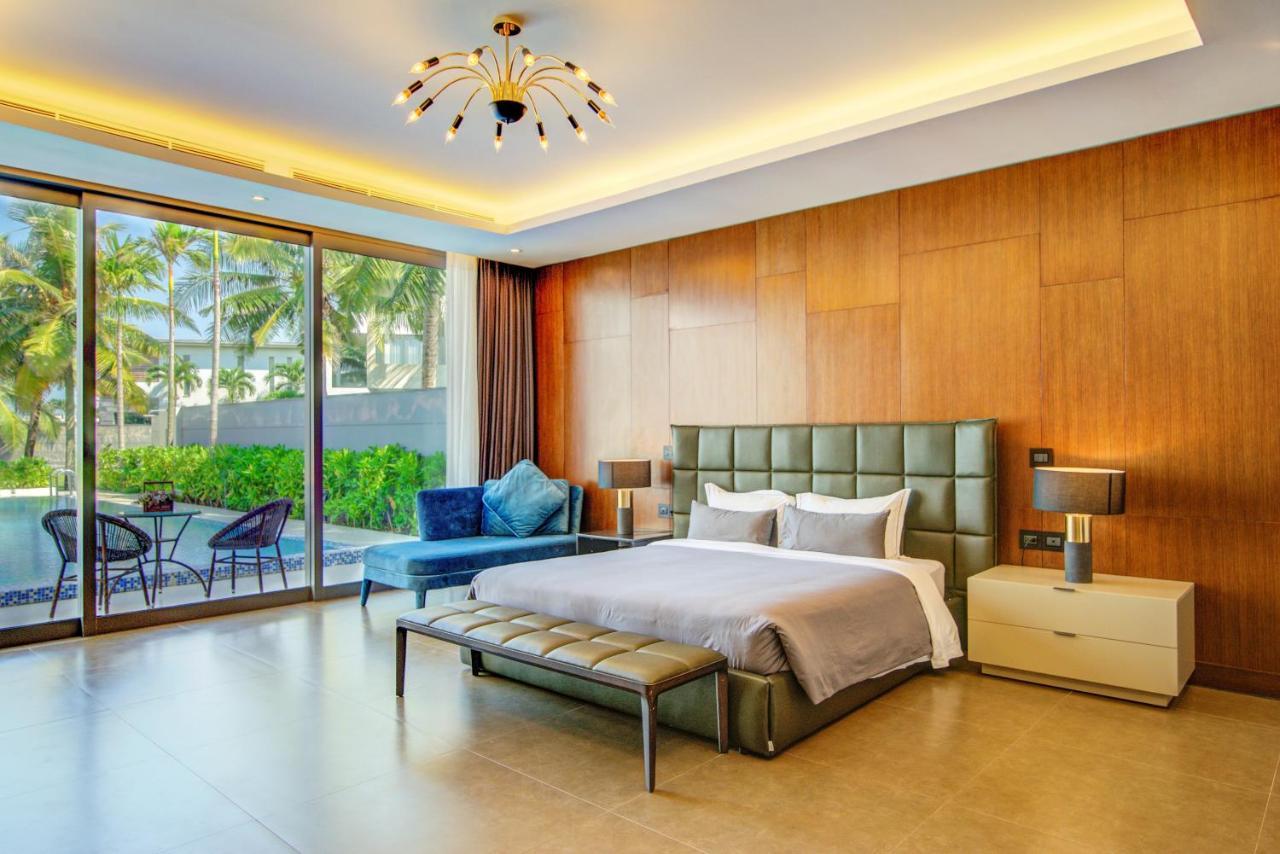 7 Bedrooms Beachfront Luxury Villa *