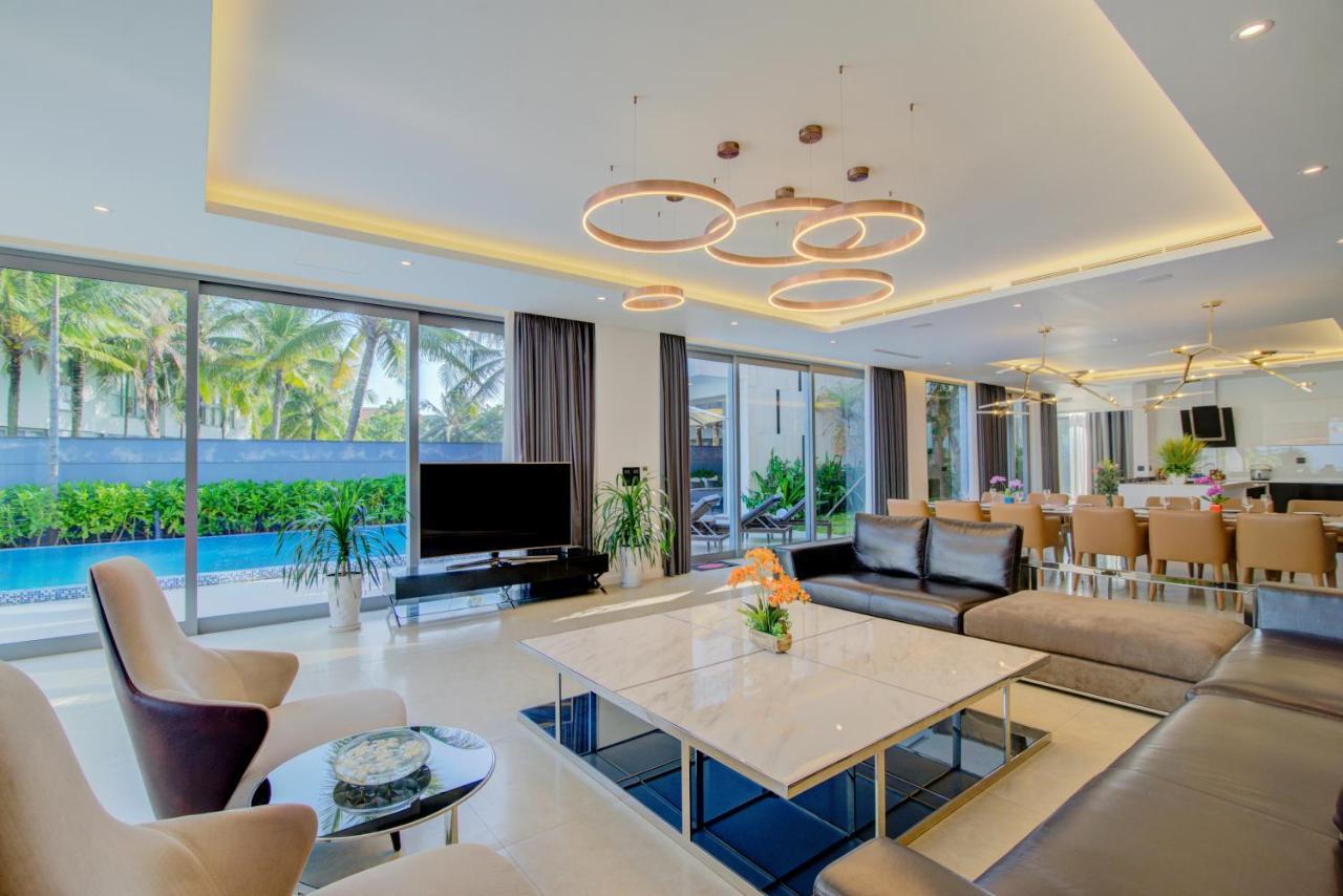 7 Bedrooms Beachfront Luxury