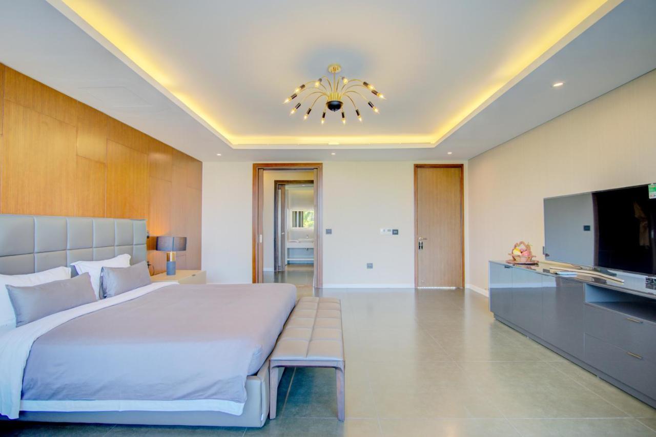 Villa 7 Bedrooms Beachfront Luxury Da Nang