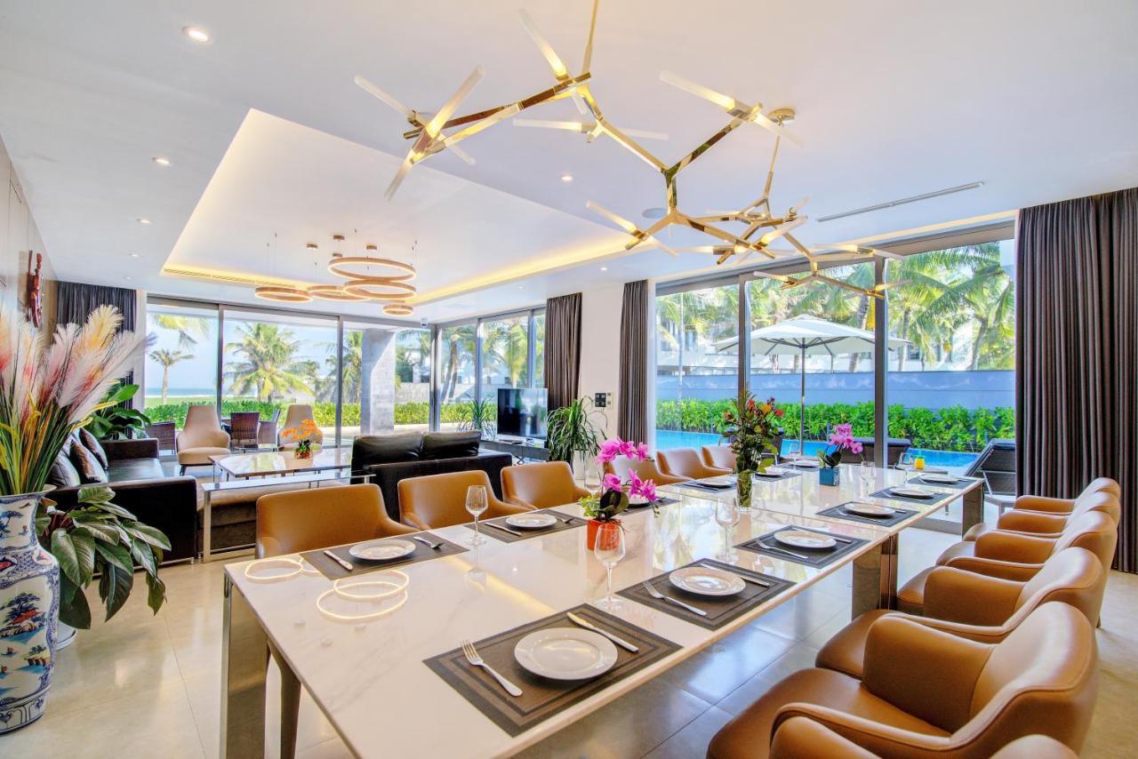 7 Bedrooms Beachfront Luxury *
