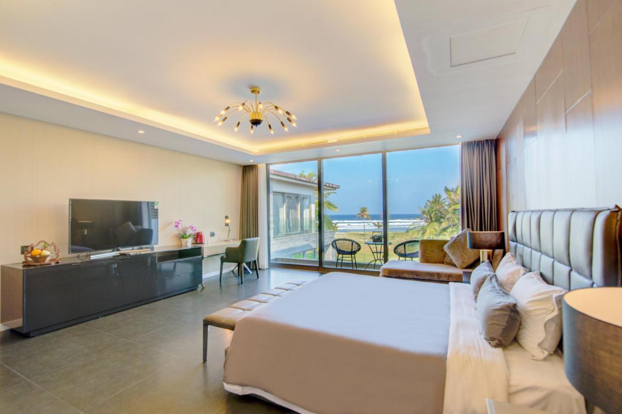 Villa 7 Bedrooms Beachfront Luxury