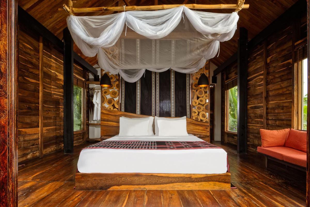 Resort Lak Tented Camp