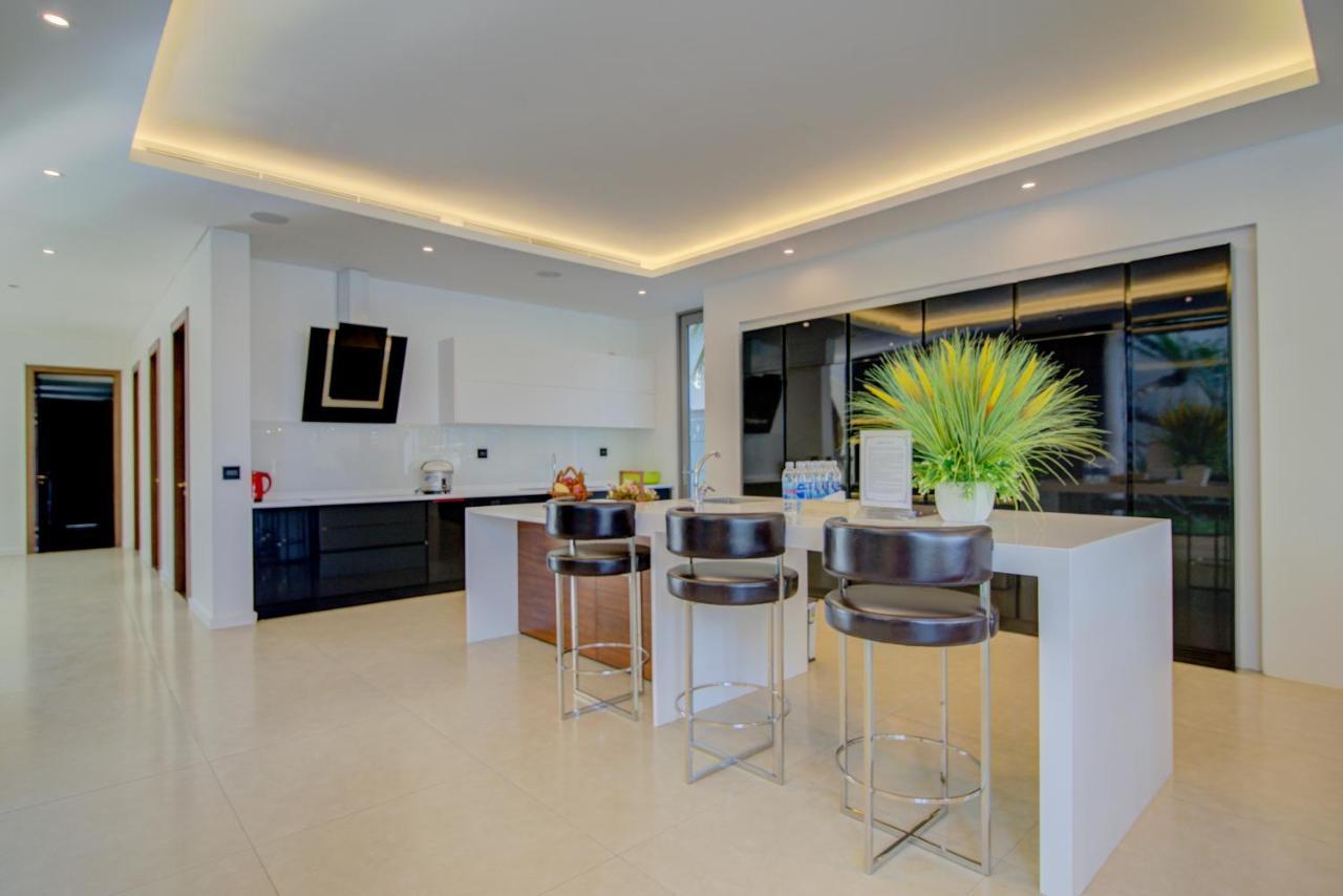 7 Bedrooms Beachfront Luxury