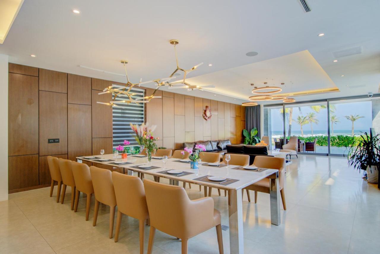 7 Bedrooms Beachfront Luxury *
