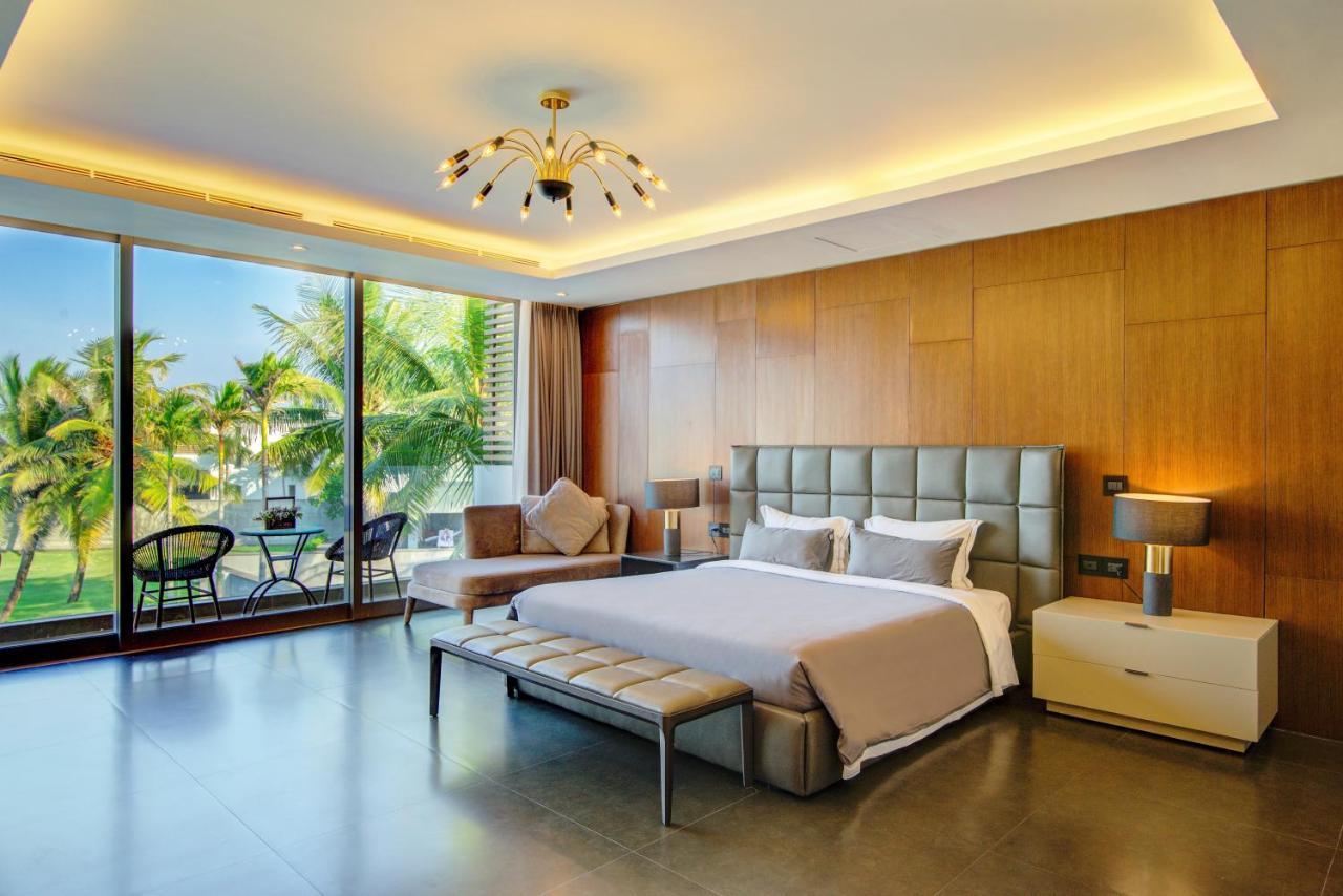 Villa 7 Bedrooms Beachfront Luxury