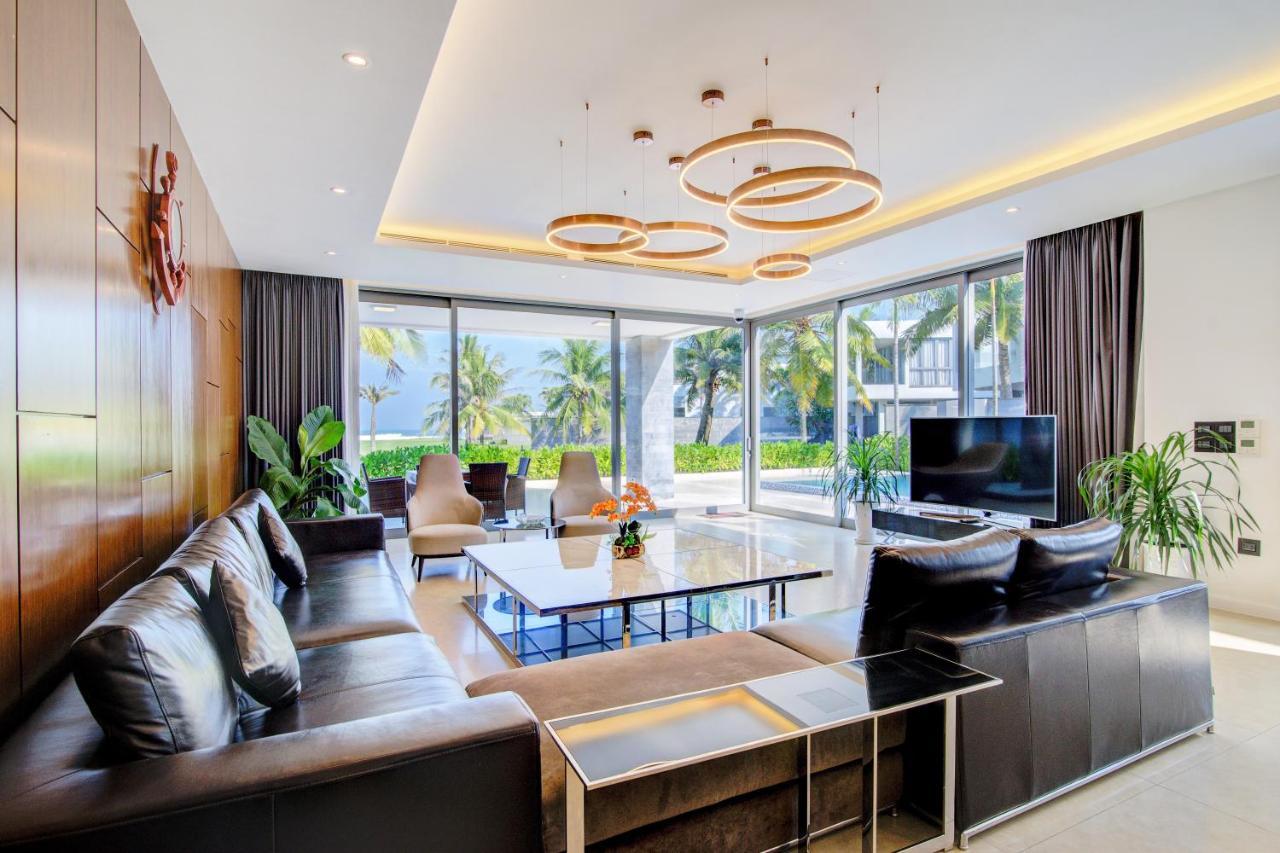 7 Bedrooms Beachfront Luxury * Da Nang