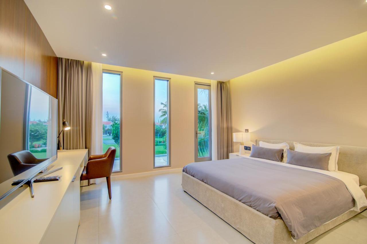 Villa 7 Bedrooms Beachfront Luxury