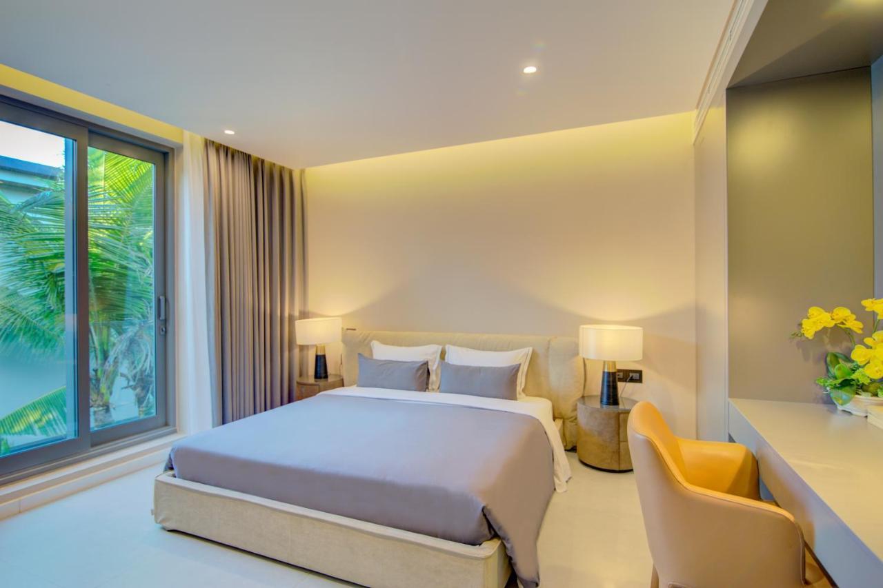 Villa 7 Bedrooms Beachfront Luxury