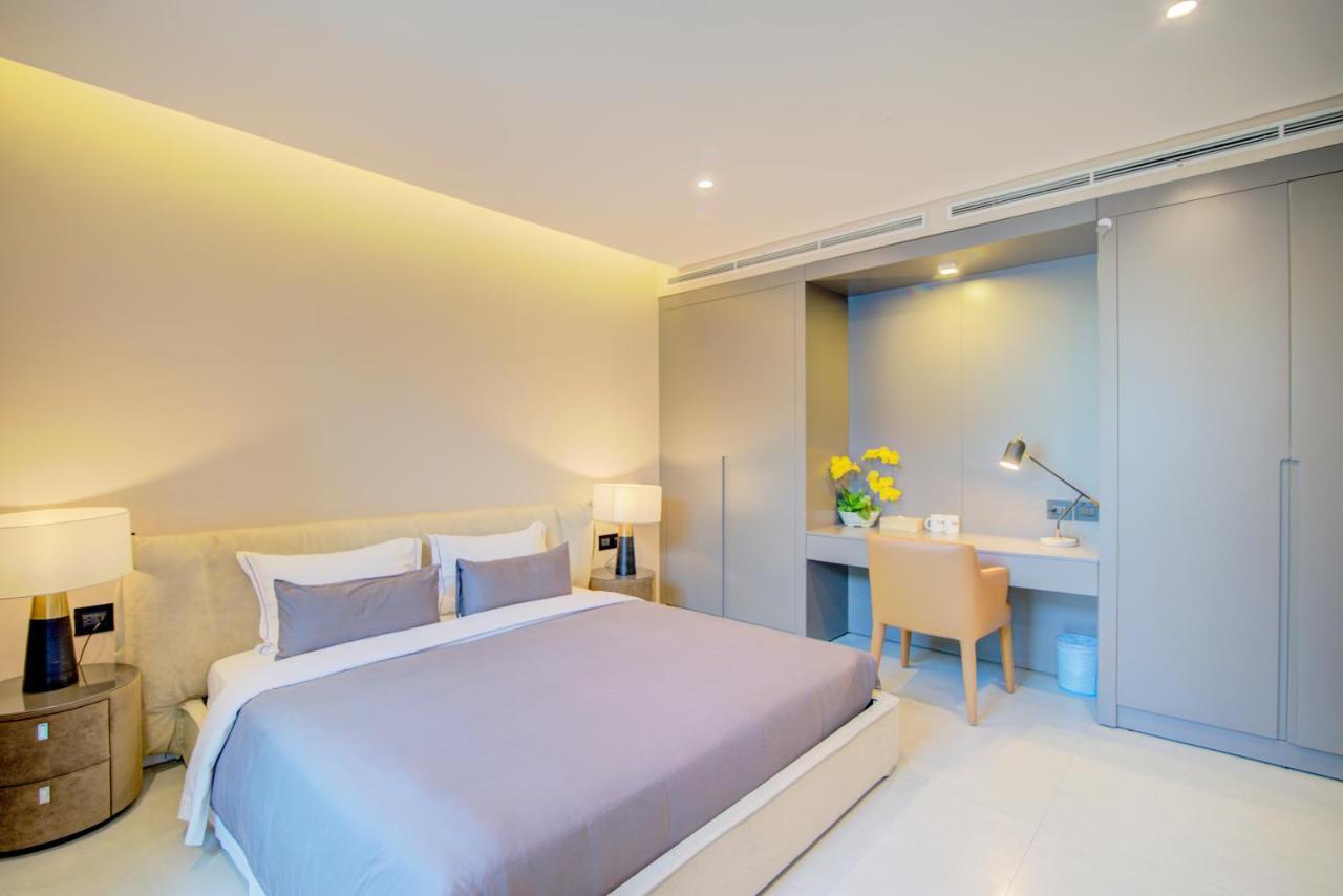 Villa 7 Bedrooms Beachfront Luxury *