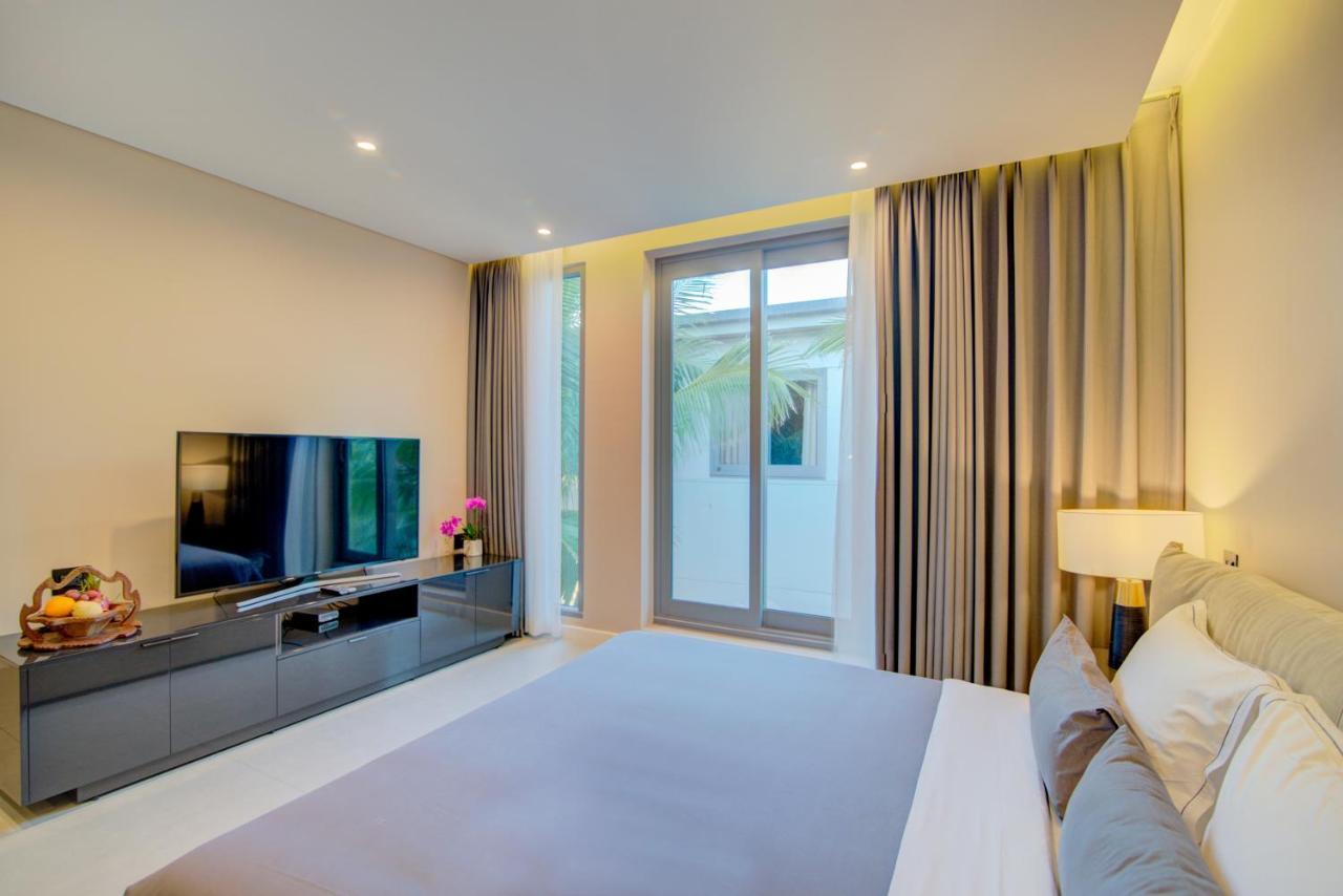 7 Bedrooms Beachfront Luxury Villa *