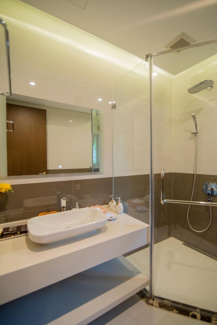 7 Bedrooms Beachfront Luxury * Da Nang