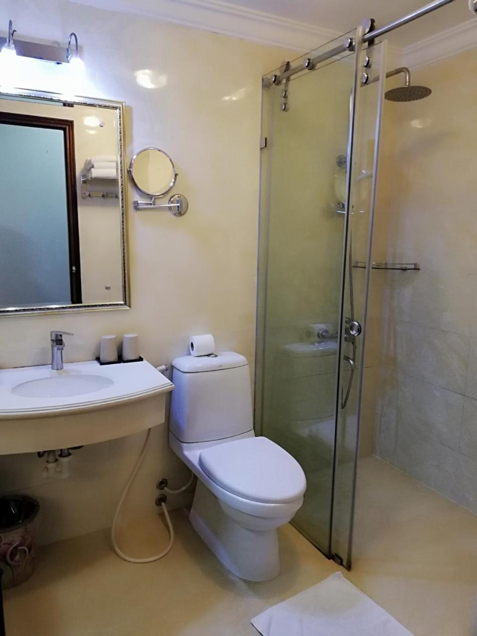 Phoenix Palace Khách sạn 3*