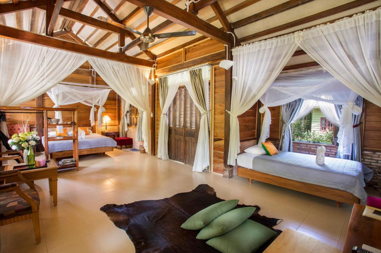 Jungle Hotel
